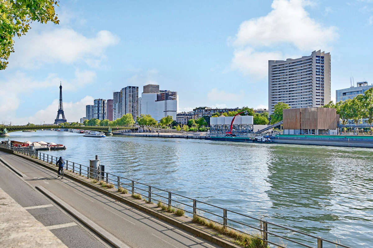 Appartement à PARIS-16E