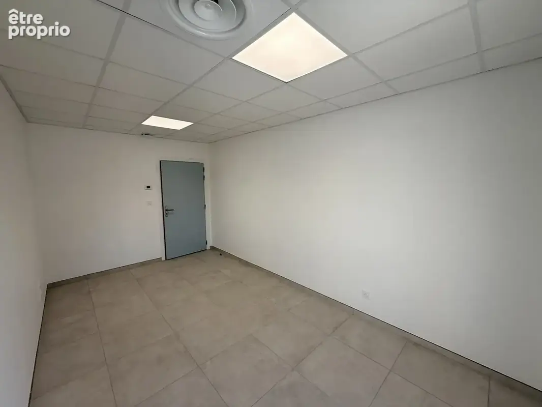 Bureau 10 m2 à Lorgues - photo 1