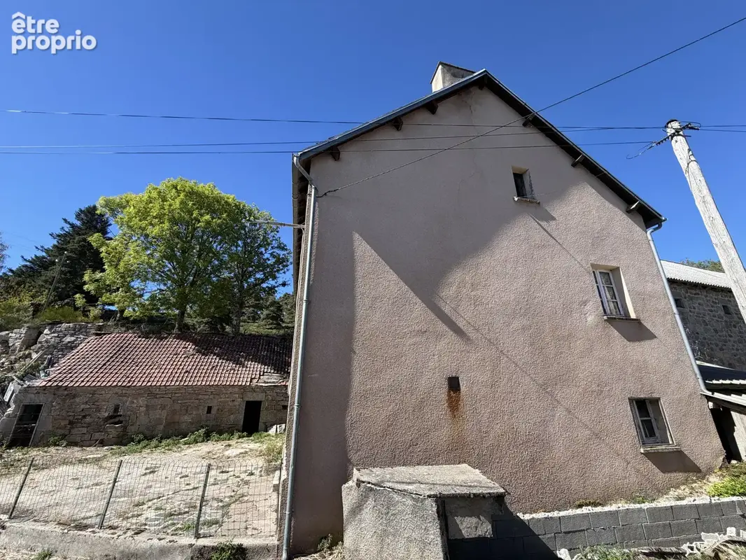 EXCLUSIVITE 144 : GR 65, Ancienne maison d'habitation à rénover sur l 'Aubrac. - photo 9