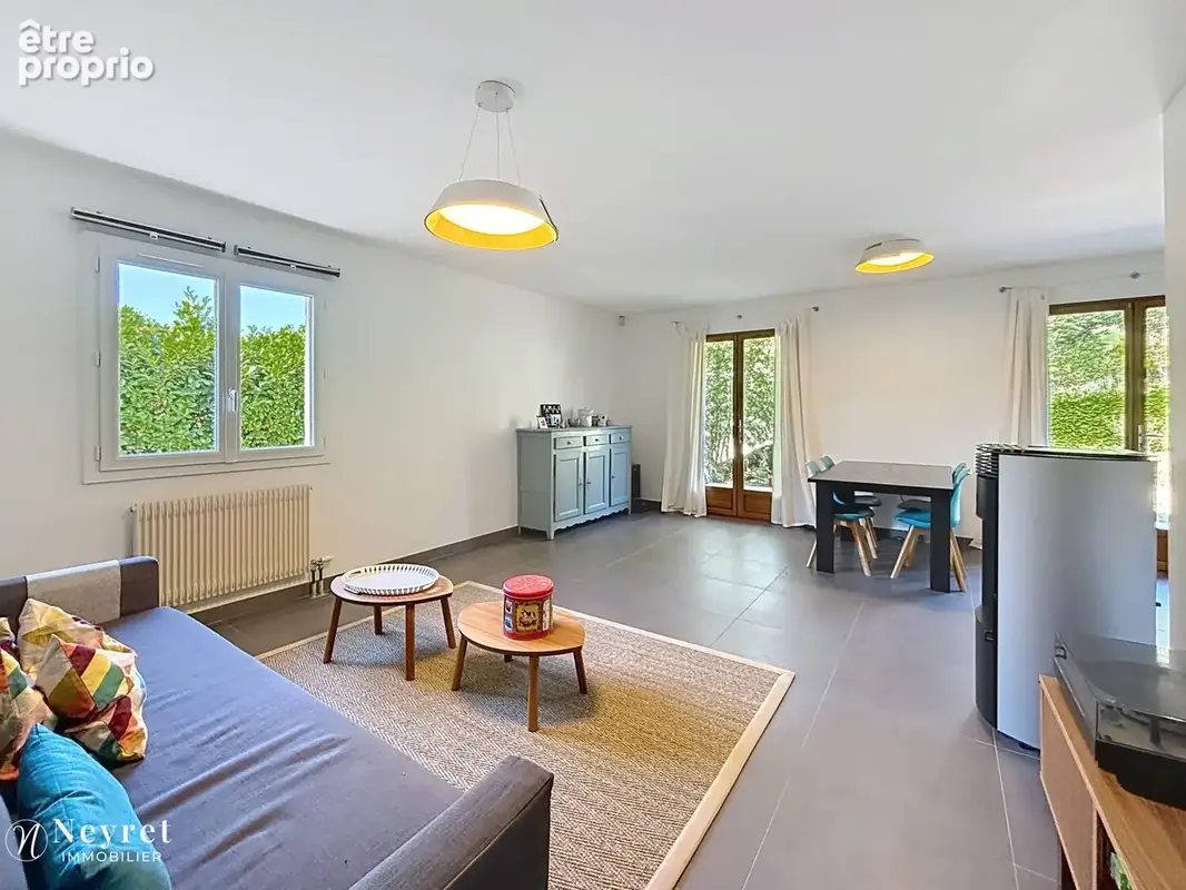 COMMUNAY   Belle maison familiale de 166 m2 sur terrain arboré de 800 m2 - photo 5