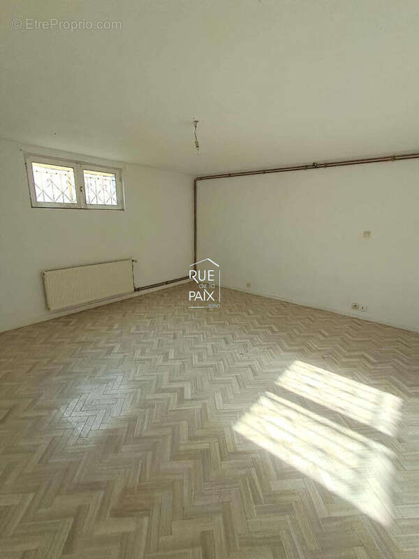 Maison sur sous sol , secteur prisé de Naintré 191.90 m2 - photo 13