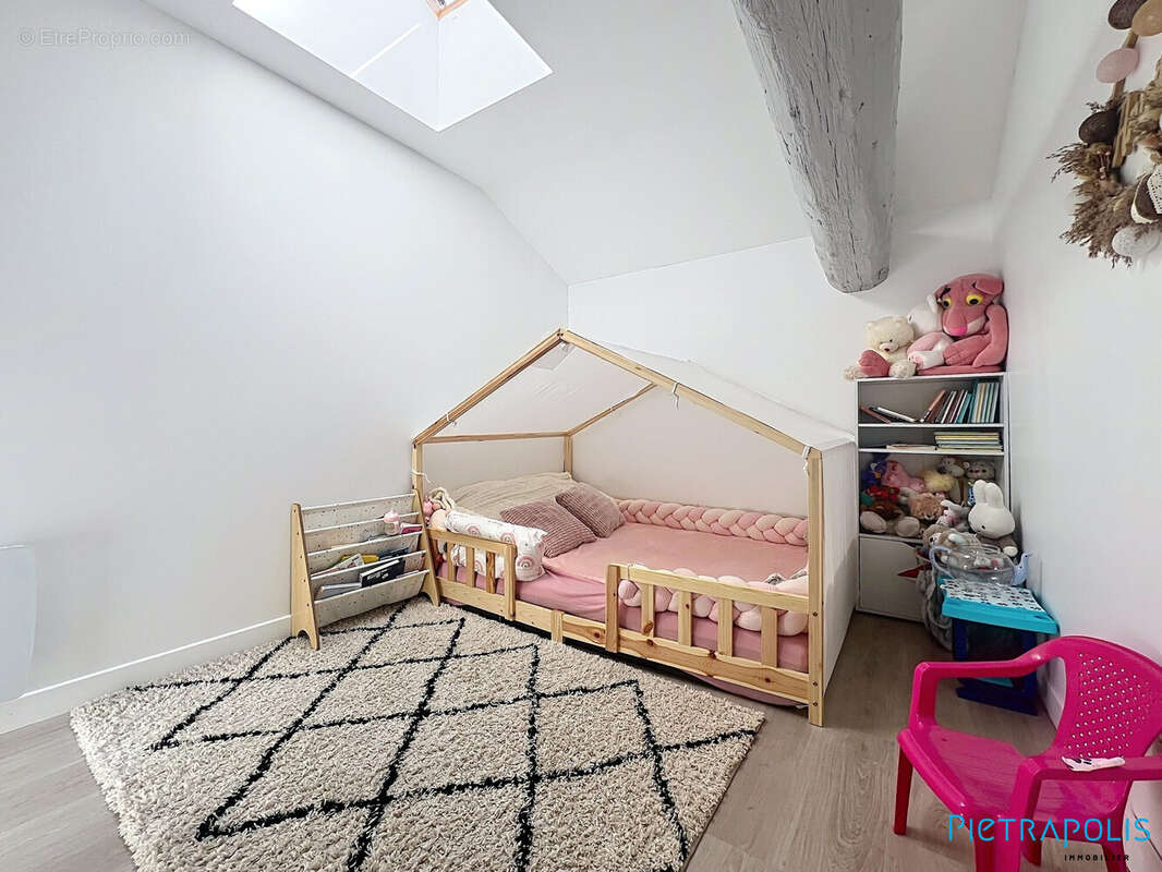 Maison 100 m² à Pontcharra-Sur-Turdine  - photo 9