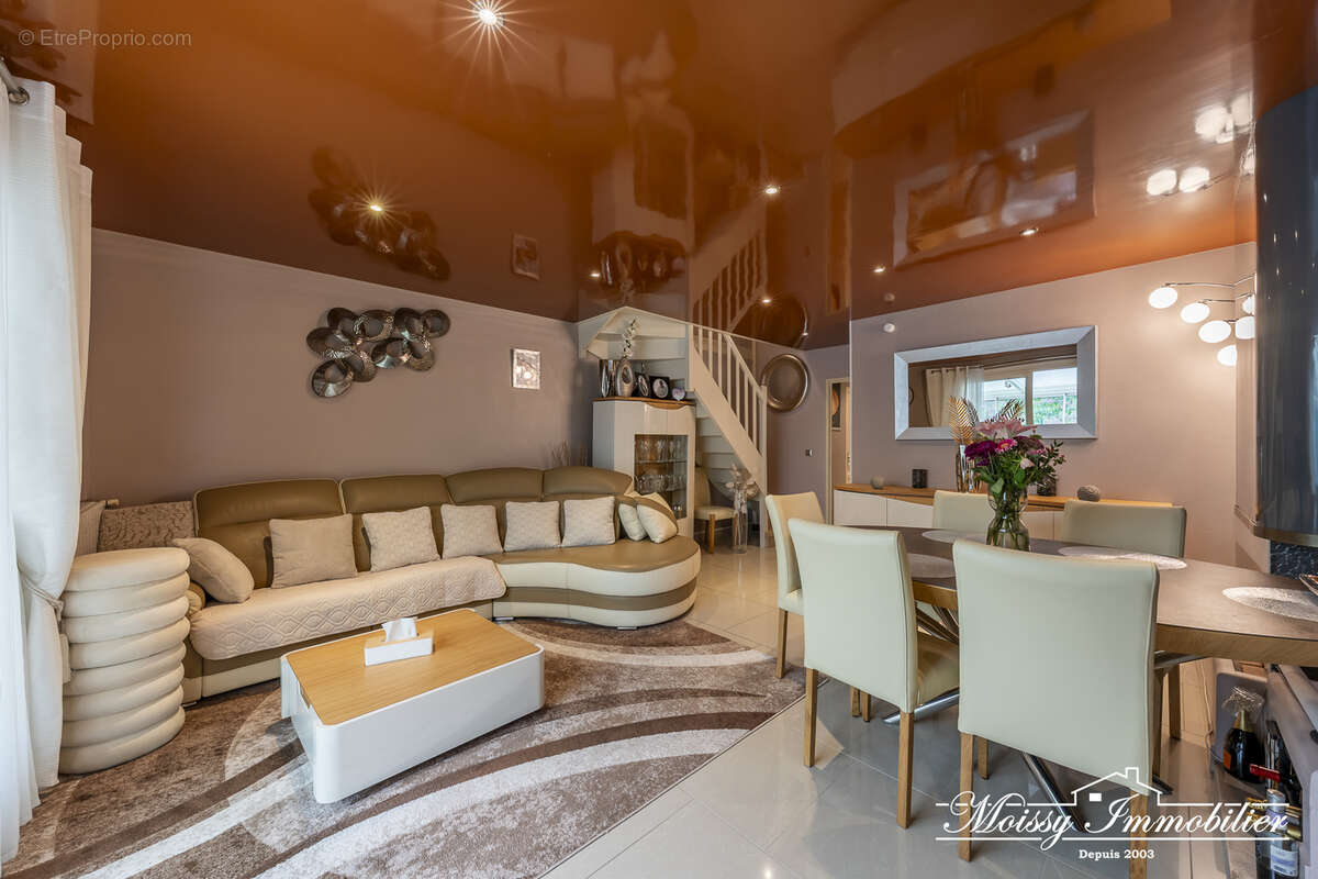 Maison à MOISSY-CRAMAYEL