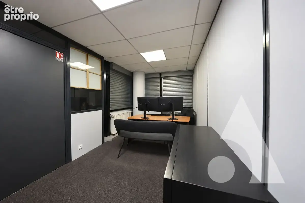 Plateau de bureaux de 193m2 - rez-de-chaussée avec parking. - photo 4