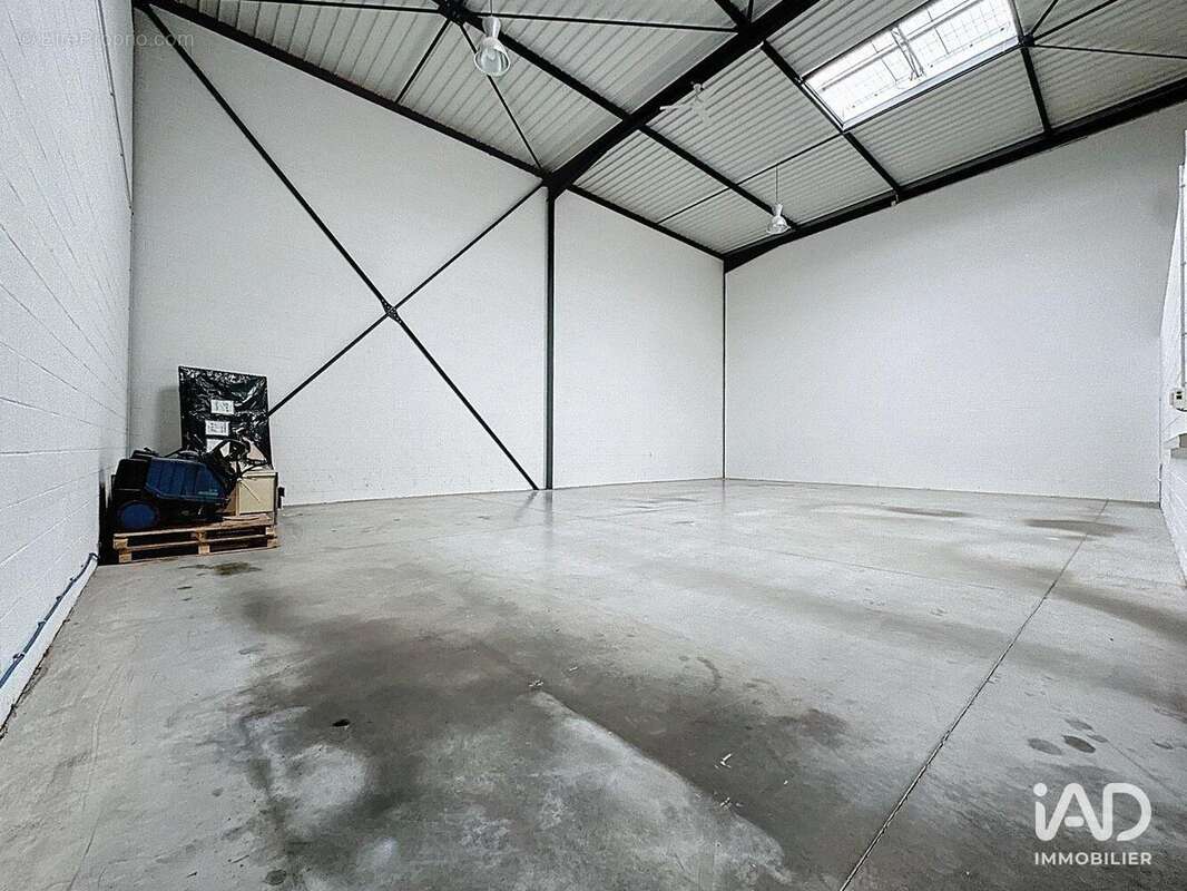 Photo 2 - Commerce à CROIX