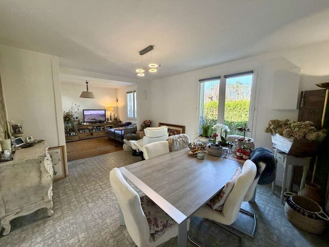 Maison 80 m² à Checy  - photo 2