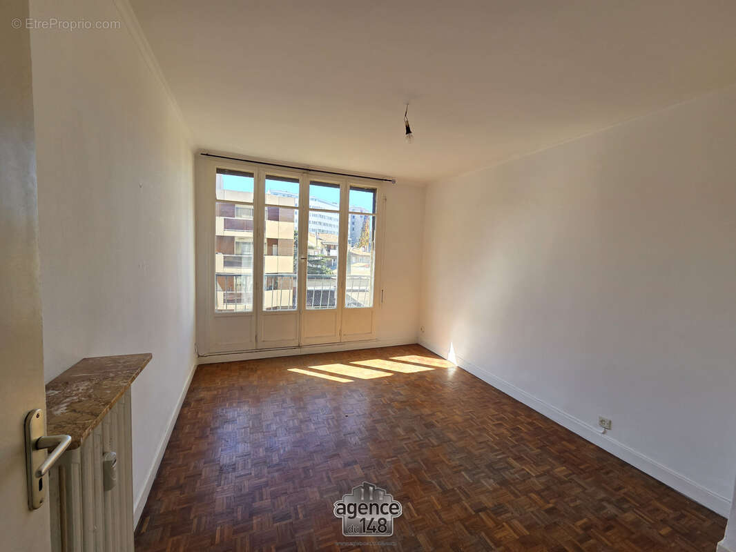 Appartement à MARSEILLE-3E