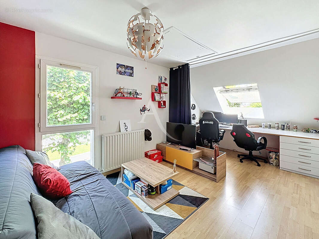 Maison coup de coeur à Mareuil-lès-Meaux - 6 chambres - 240 m2 - jardin de 836 m2 - garage double et nombreux stationnements - photo 15