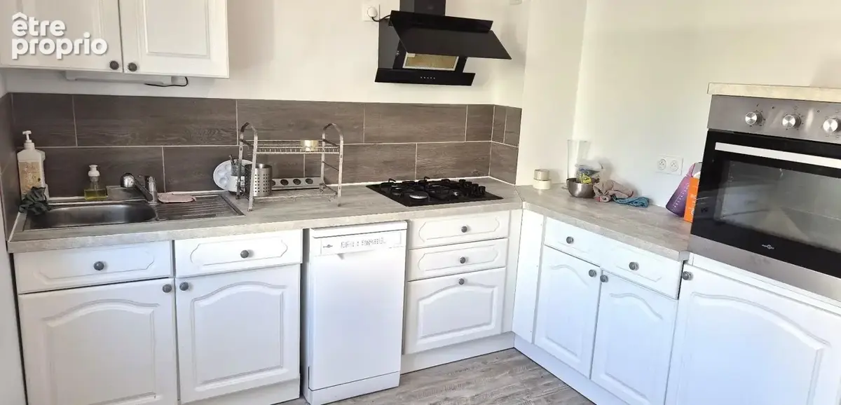 Belle Maison sur Sous-sol de 88 m² Rénovée avec Cours, Cave, Buanderie, Garage de 24 m² et un Terrain clos et entretenu de 329 m - photo 7