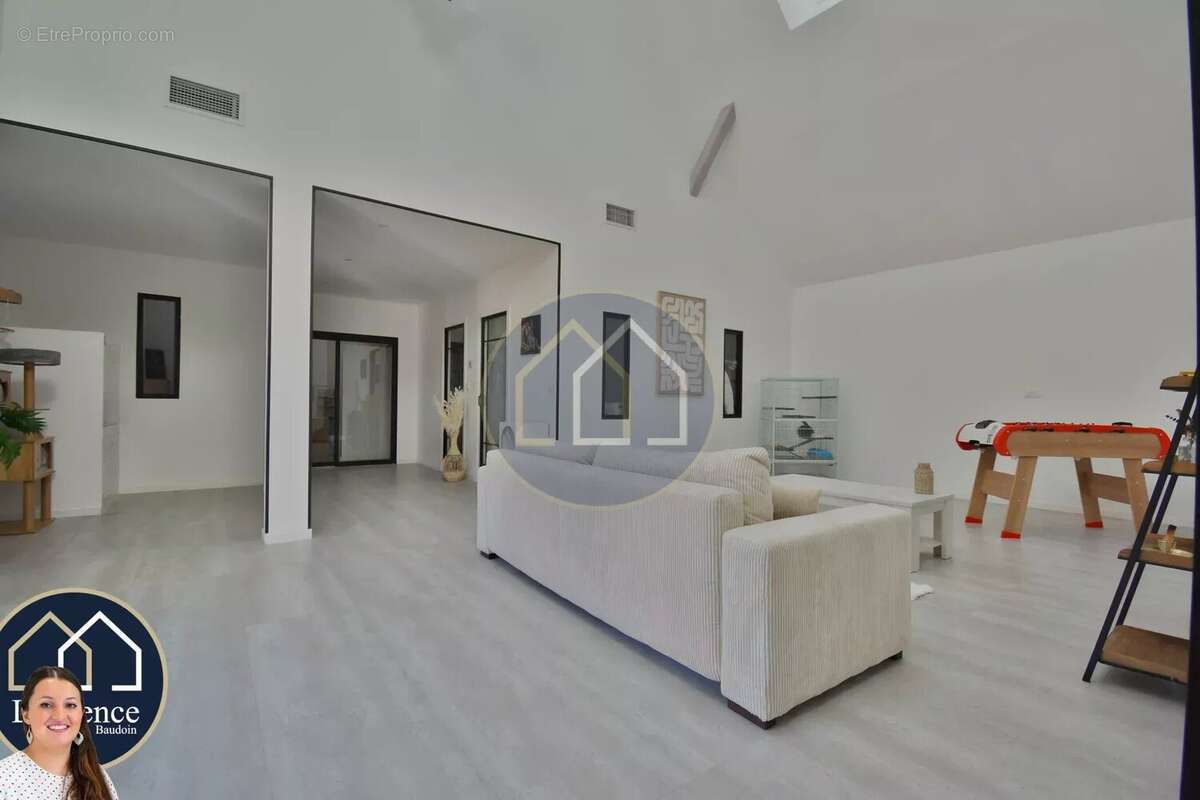 Maison à TREMBLAY-LES-VILLAGES