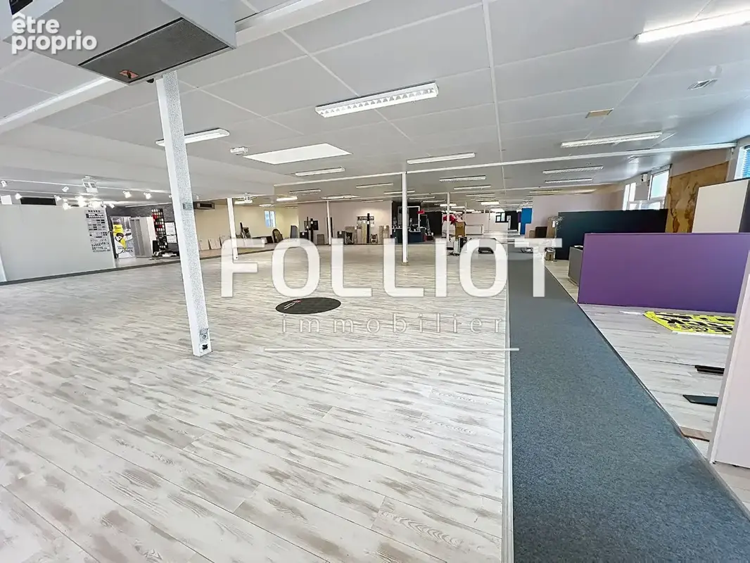 A VENDRE Local commercial de 1890 m² - photo 8