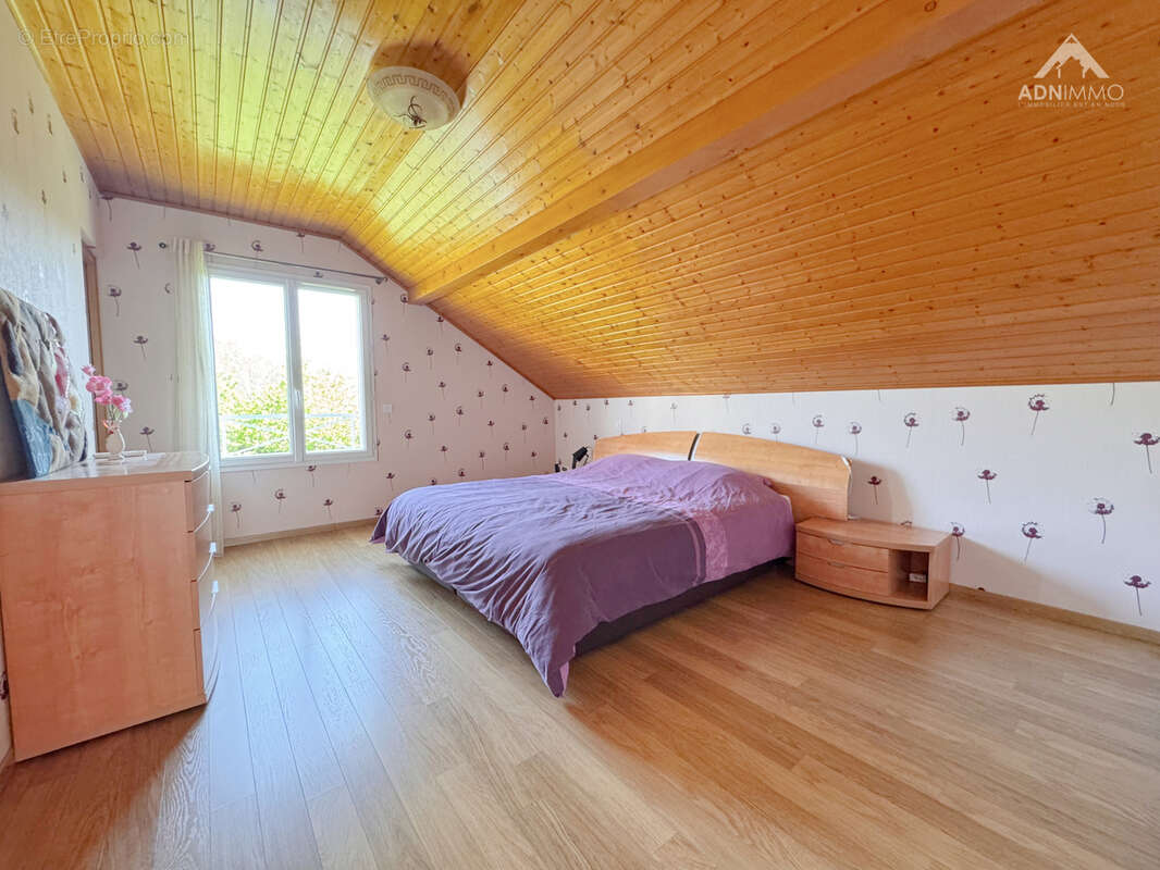 Maison à PERON