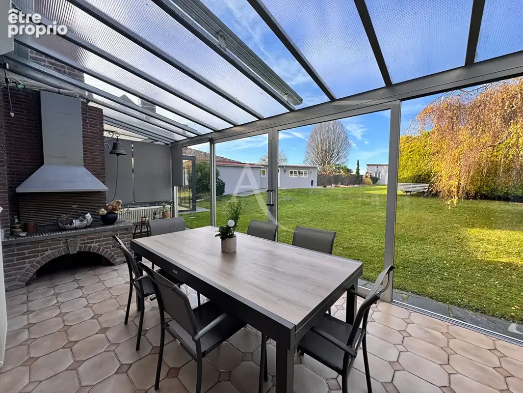 Maison individuelle lumineuse avec piscine et grand garage - photo 11