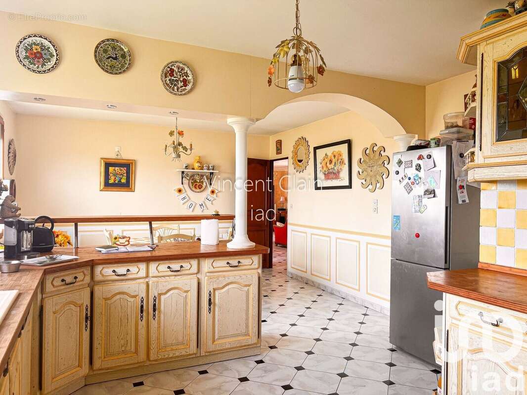 Maison 175 m² à Fontaine-Chalendray  - photo 9