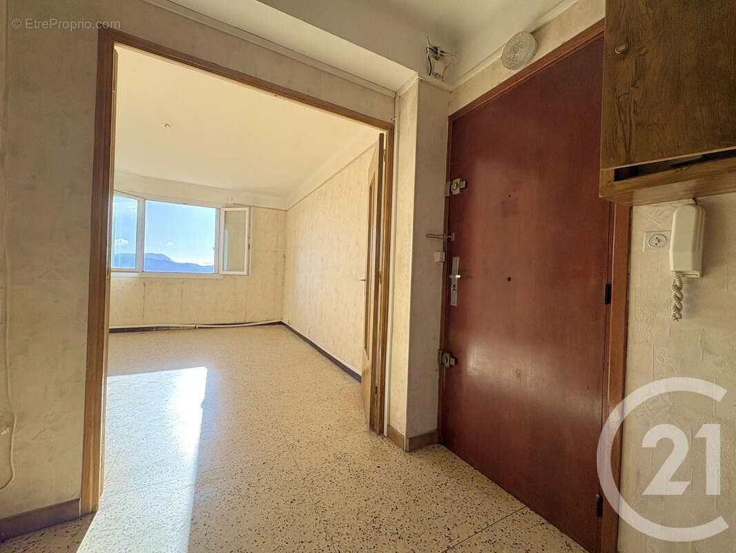 Appartement à MARSEILLE-4E