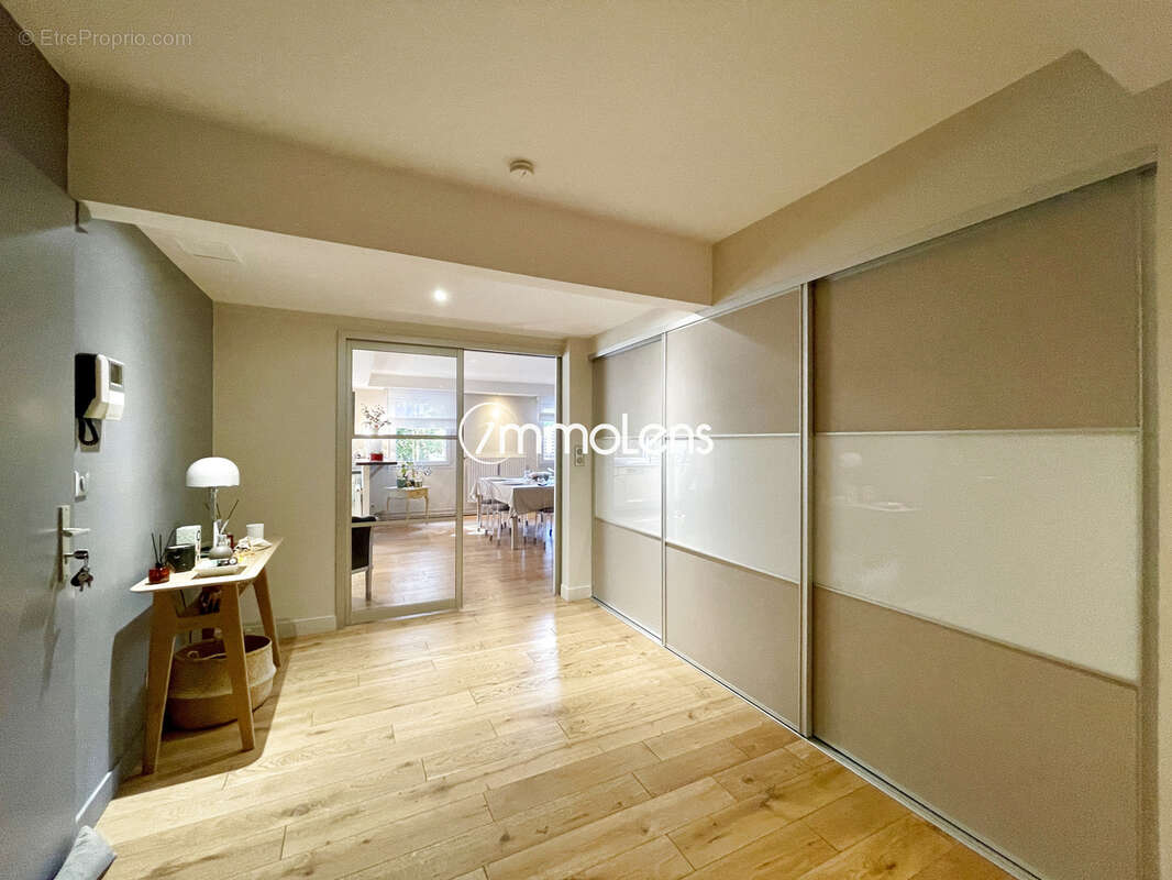 LENS Appartement T4 145m2 standing - terrasse - garage - photo 5