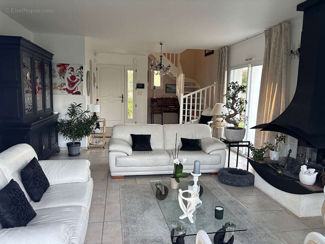 Maison à LA CHAPELLE-BASSE-MER