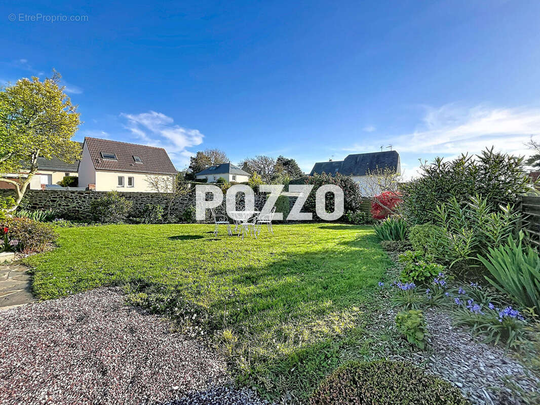 Maison à DONVILLE-LES-BAINS