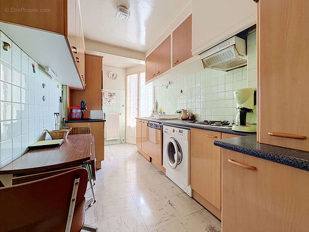 Appartement à MARSEILLE-4E