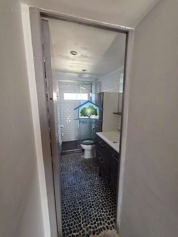 Maison 76 m² à Saint-Jean-Les-Deux-Jumeaux  - photo 6