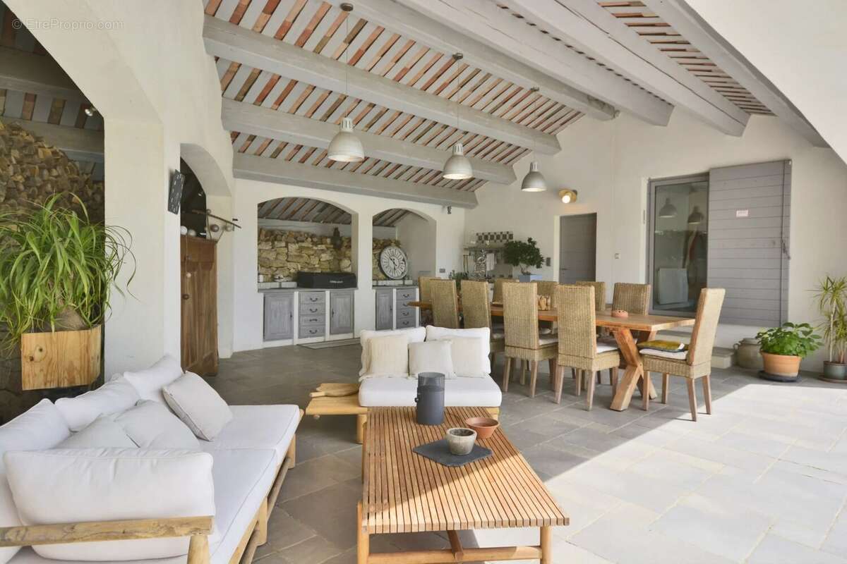 Maison à VALBONNE