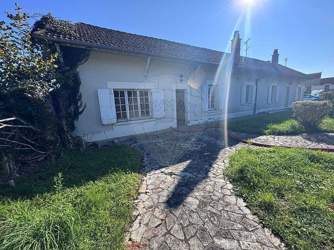 Maison à VARENNES-VAUZELLES