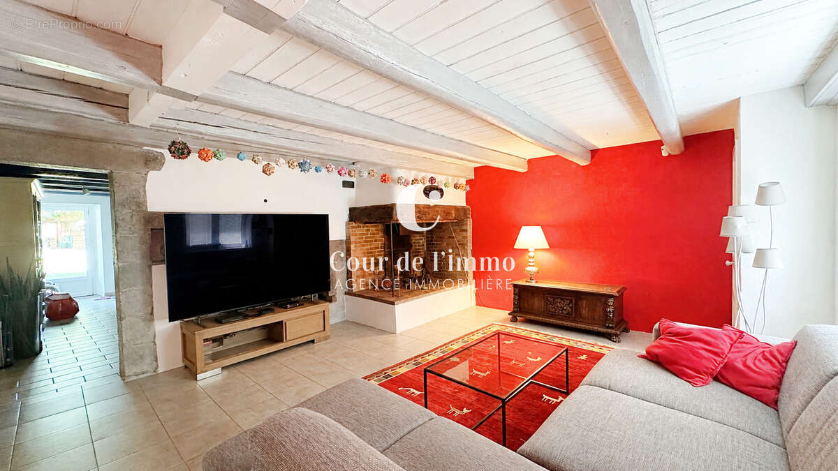 FEIGÈRES   Corps de ferme du XVIIIe siècle rénové   À 3 min de Genève A VENDRE - photo 9
