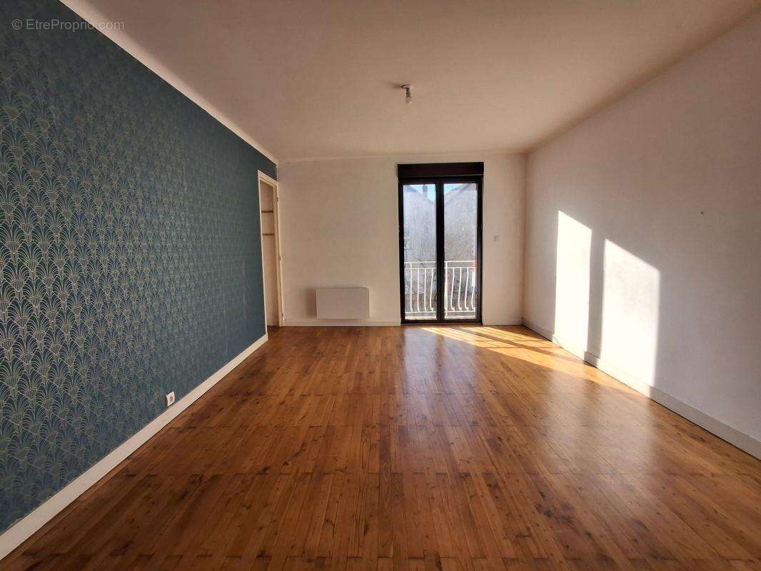 Maison à SAINT-JULIEN-DE-VOUVANTES