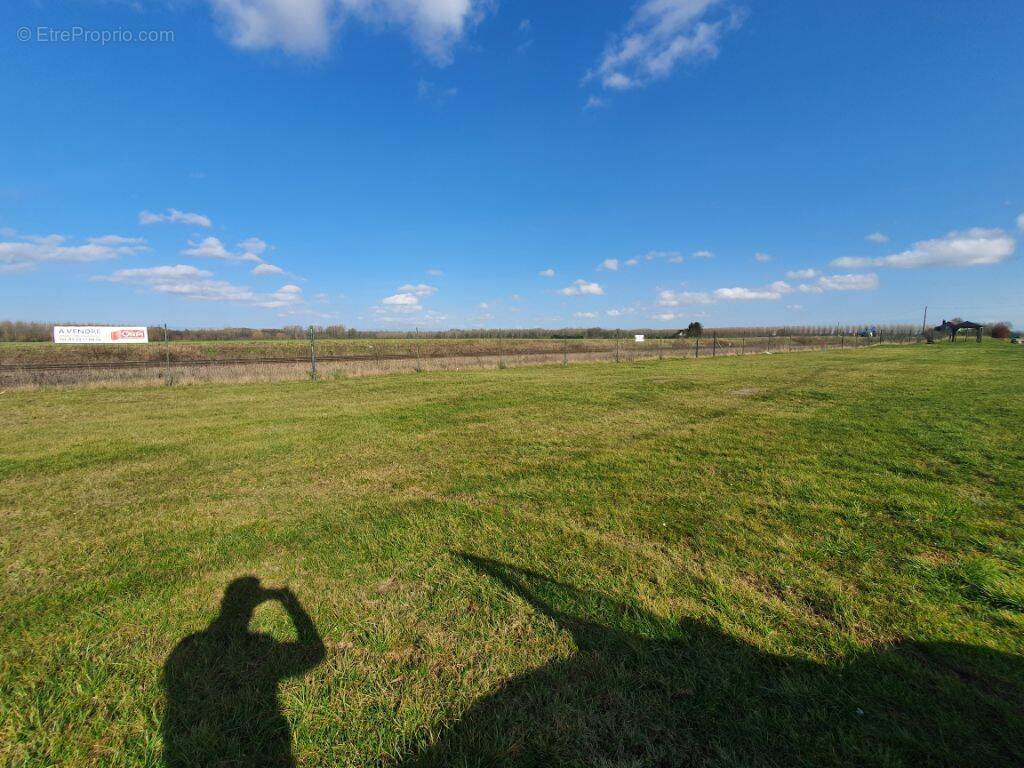 Terrain à FLAVY-LE-MARTEL