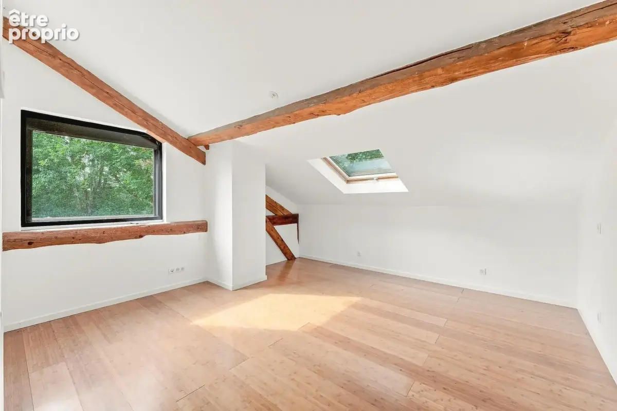 PRÉVESSIN-MOËNS – Ancienne forge du XIXᵉ transformée en loft – 187 m² – 3 chambres – Jardin - photo 15