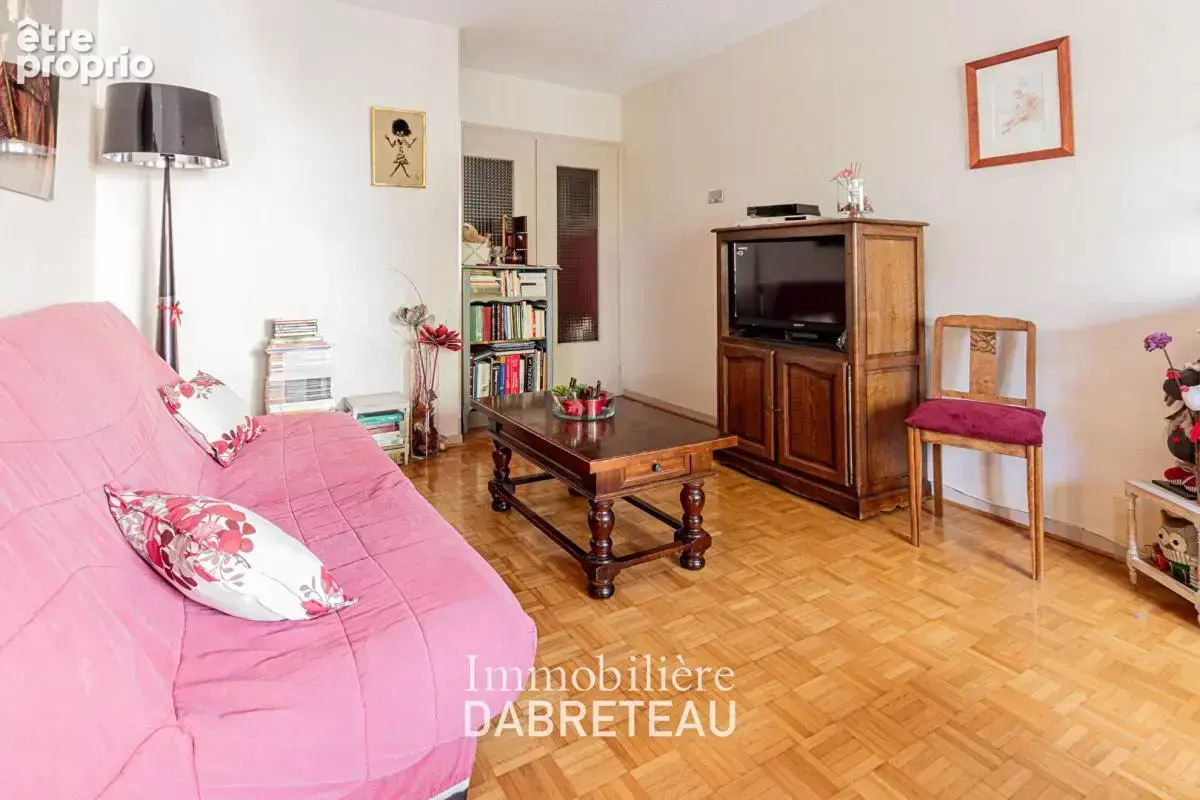Appartement Decines Charpieu 4 pièce(s)  79m2 - photo 2
