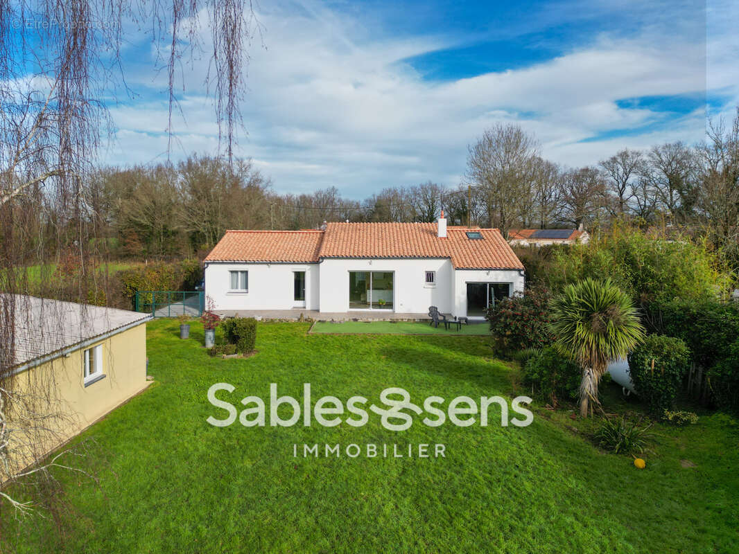 Maison à BEAULIEU-SOUS-LA-ROCHE