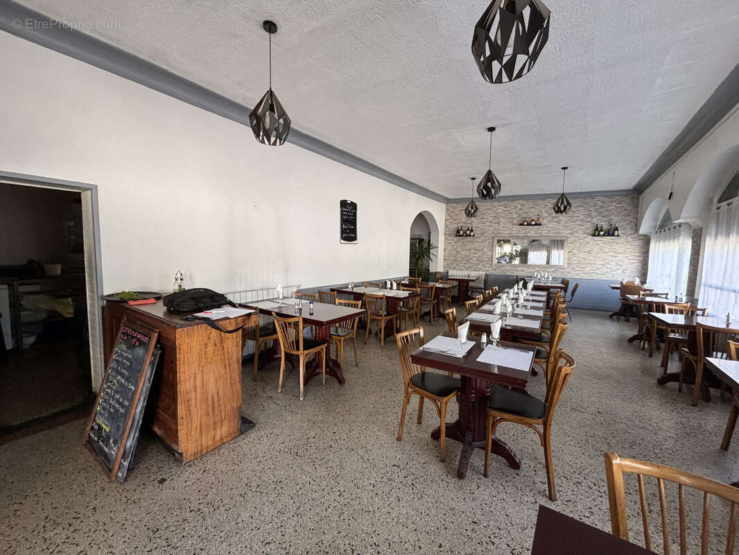 Commerce à SARTROUVILLE