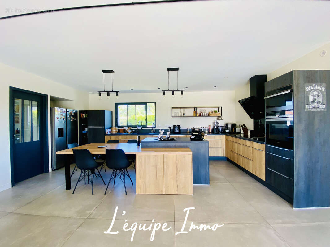 Villa T6 avec piscine et double garage - photo 11
