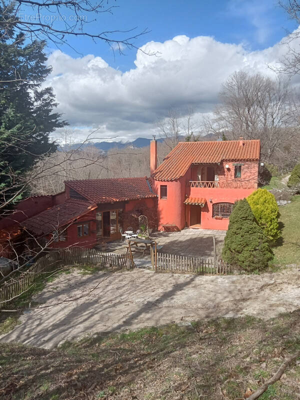 Maison à SAINT-LAURENT-DE-CERDANS