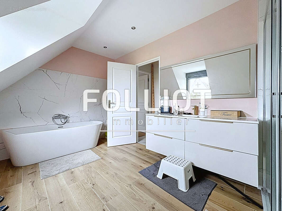 Maison à FRENOUVILLE