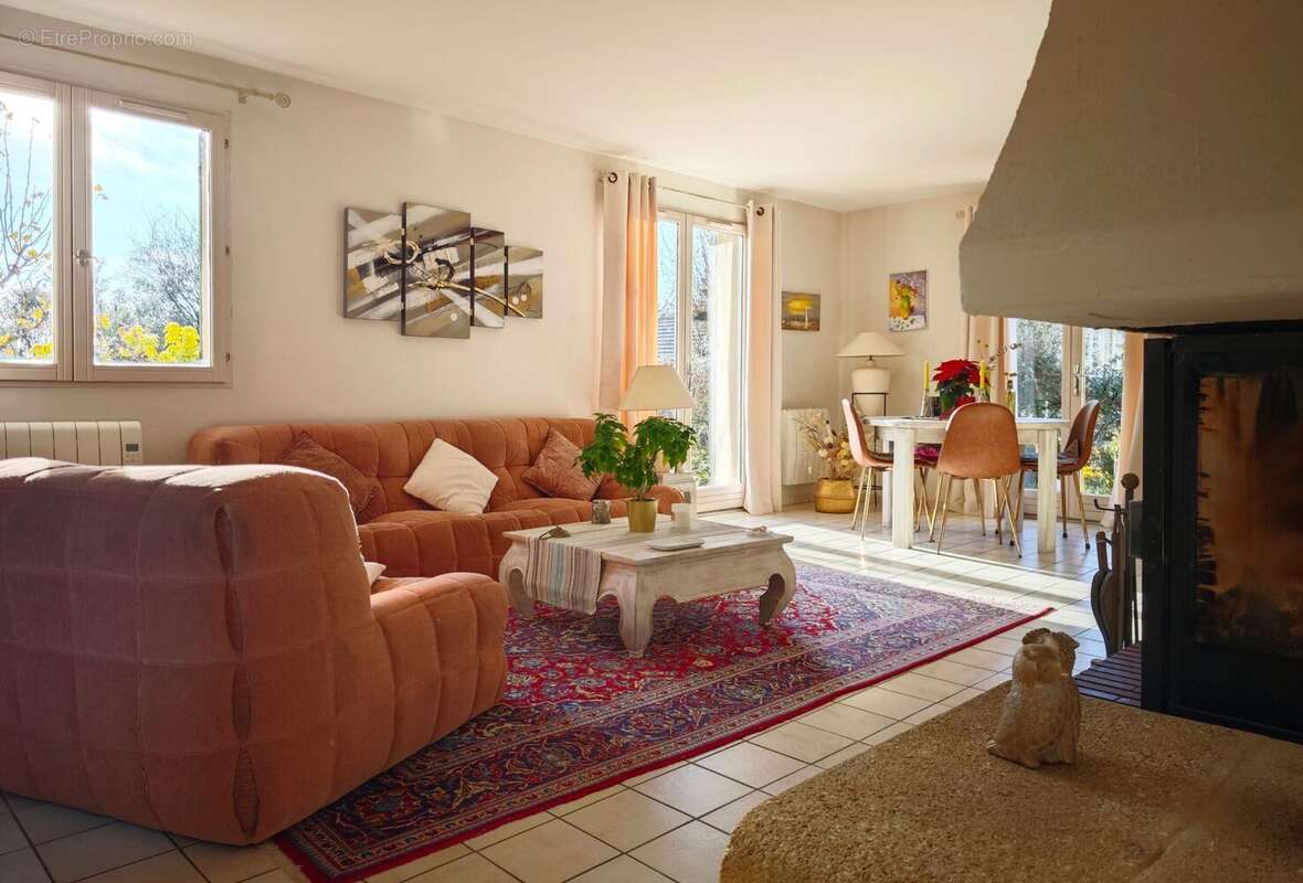 Maison 110 m² à Cessy  - photo 5