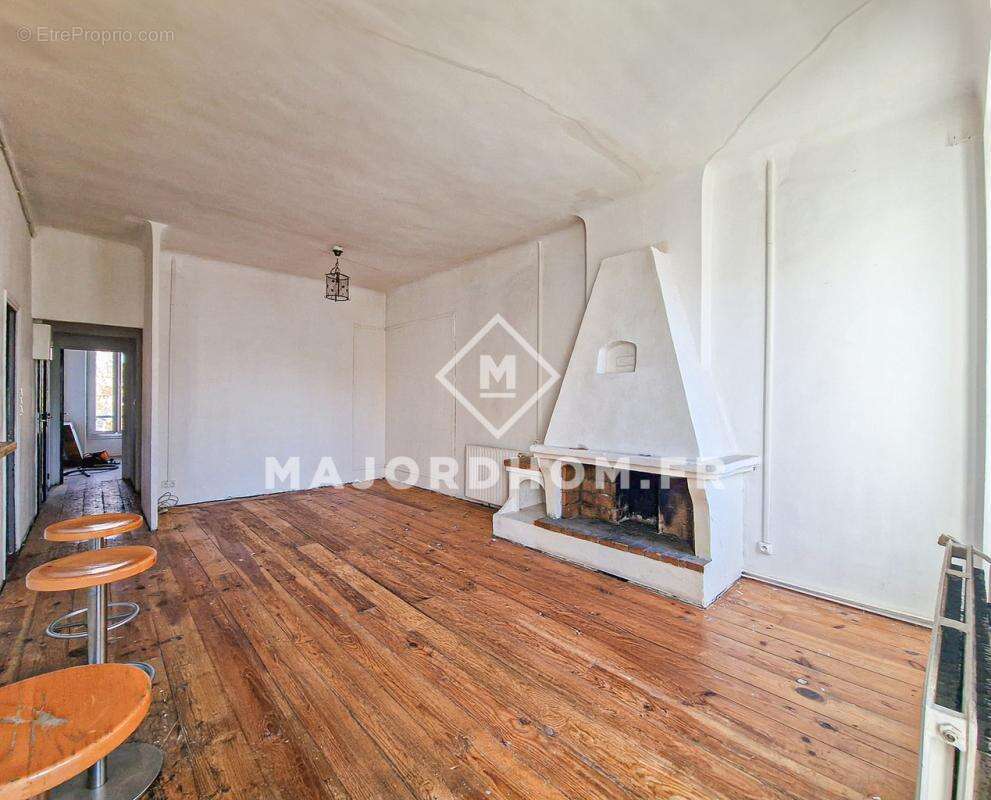 Appartement à MARSEILLE-4E