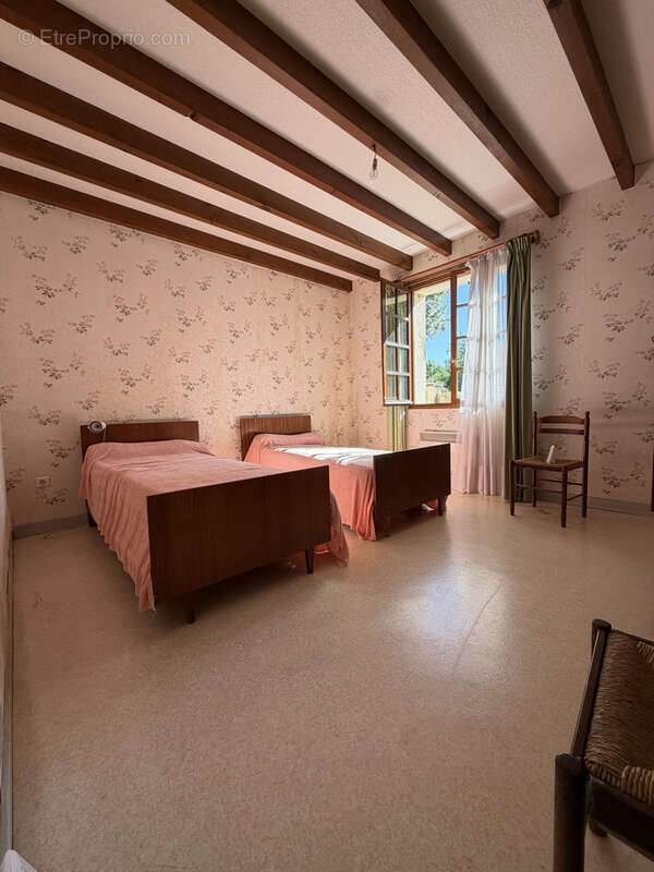 Maison à LA ROCHE-CHALAIS