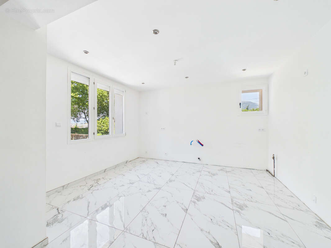 Maison individuelle - idéal investisseur secteur Bissy- Chambery - 295 m2 - photo 2