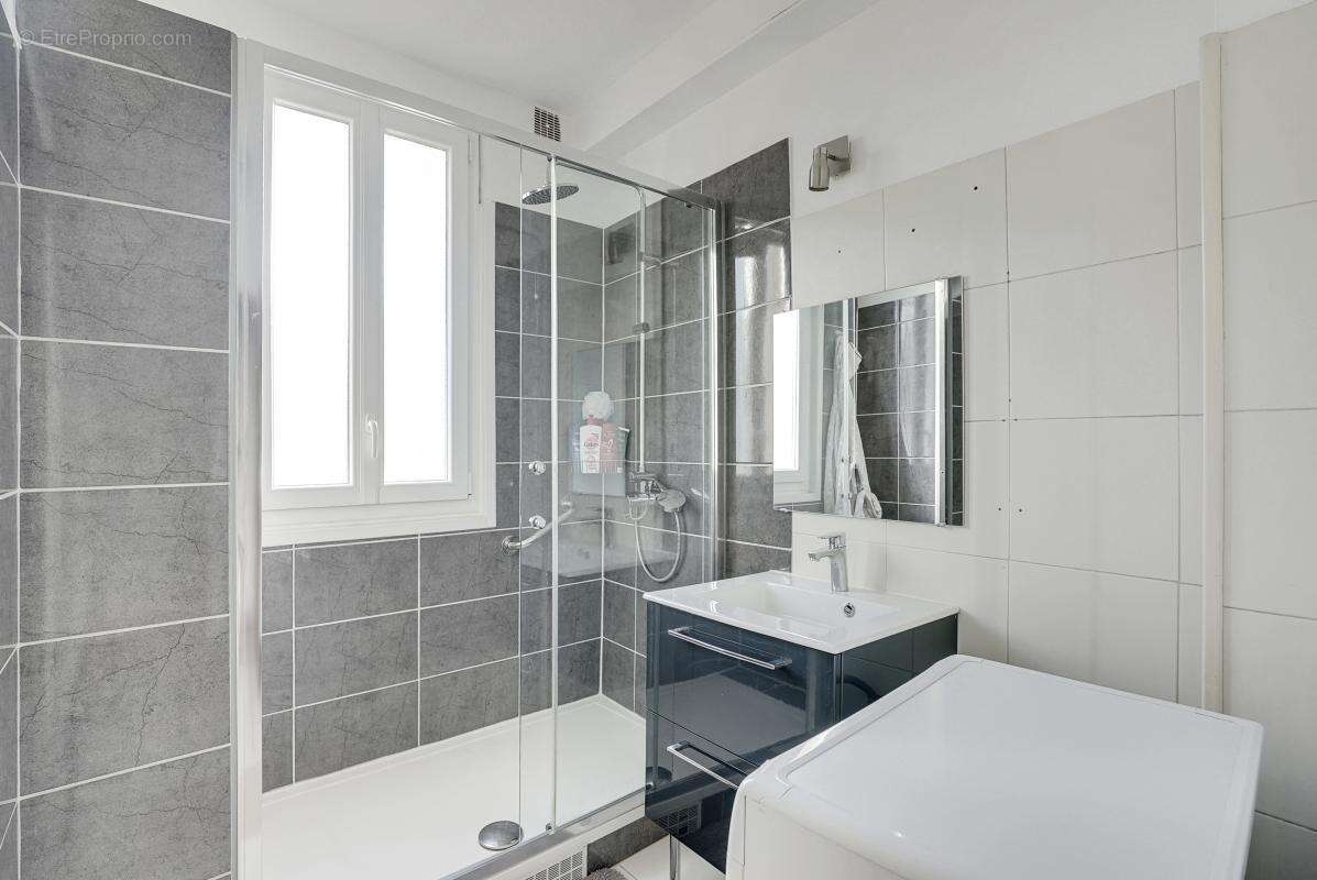 Appartement à LES LILAS