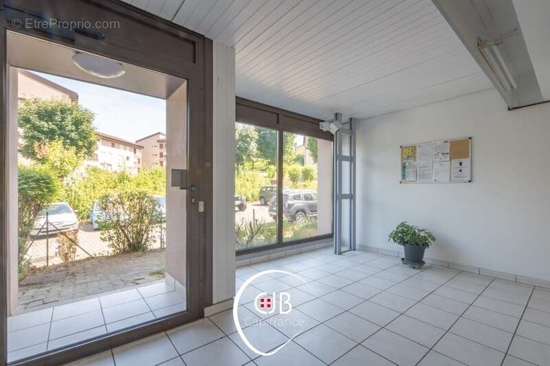 Appartement à vendre 2 pièces CRAN GEVRIER (74) - photo 4