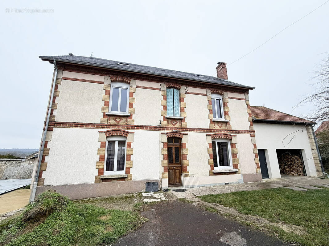 Maison à MAGNEUX