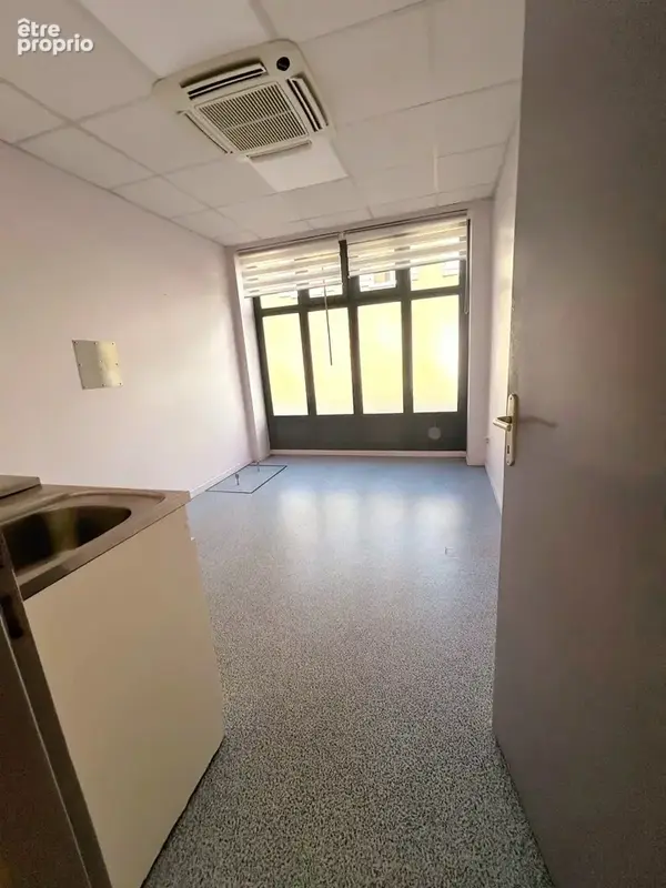 Local commercial de 117 m2 - photo 7