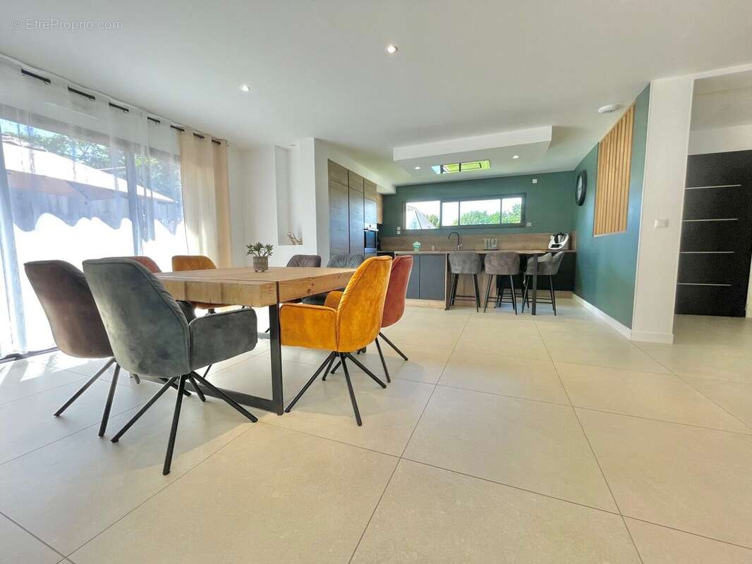 Maison 134 m² à Bourg-Des-Comptes  - photo 3