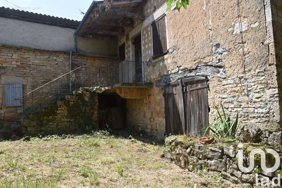 Maison 255 m² à Loze  - photo 3