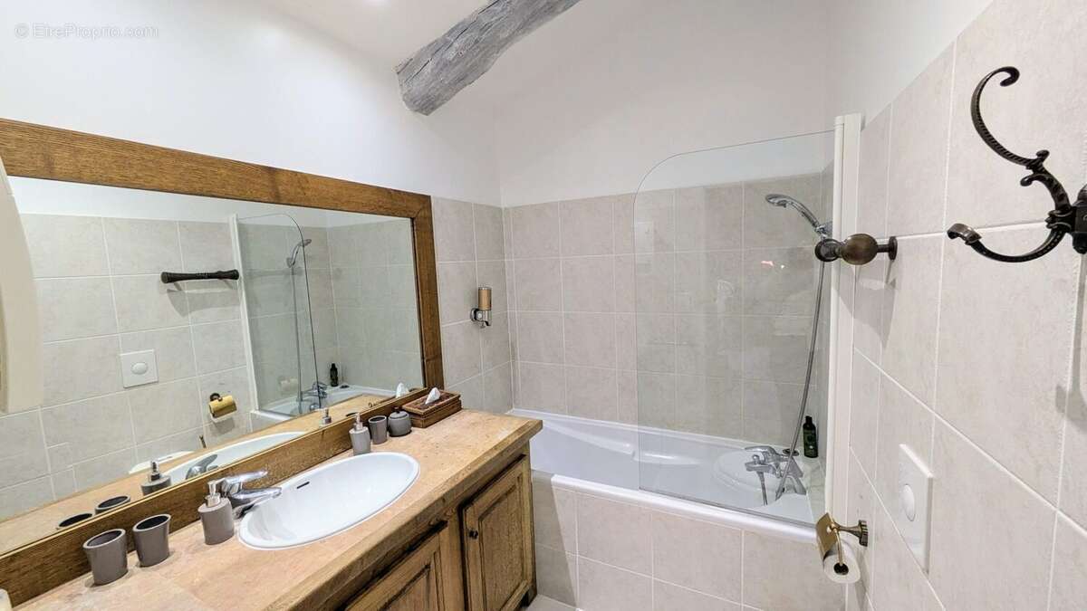 Salle de bain  - Appartement à MURVIEL-LES-BEZIERS