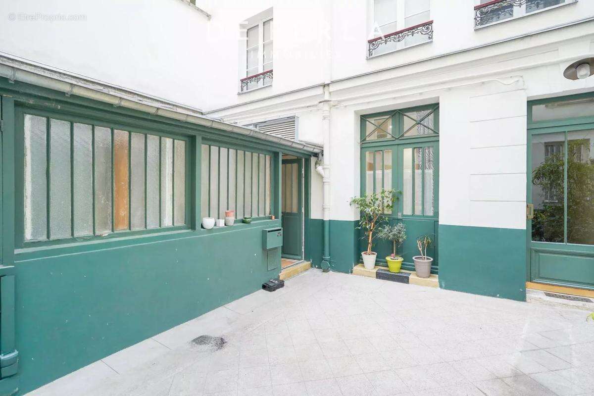 Commerce à PARIS-6E