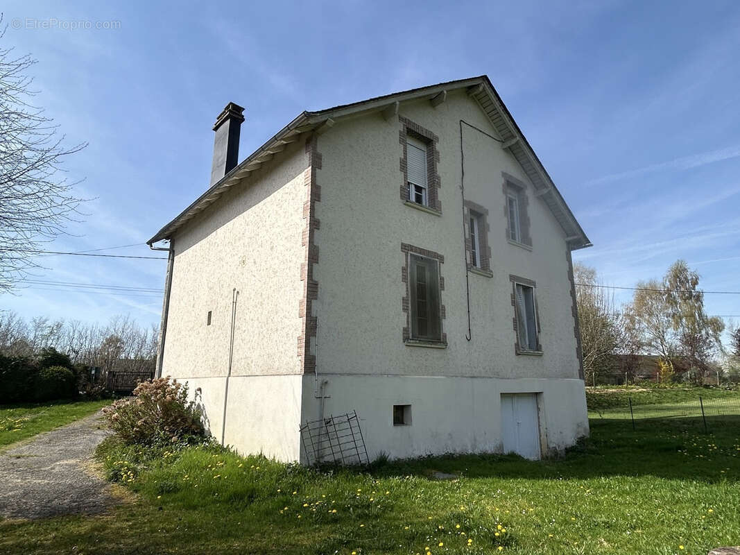 Maison à MOUSTIER-VENTADOUR
