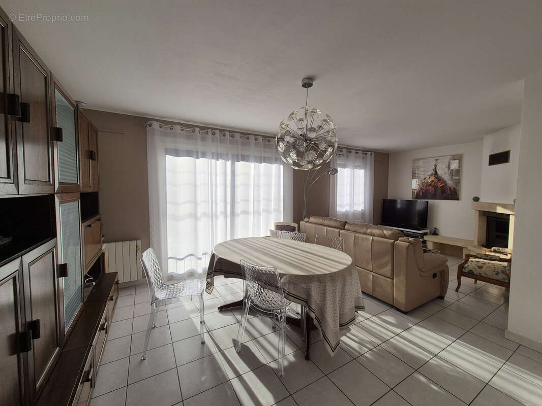 Maison à VEYRE-MONTON